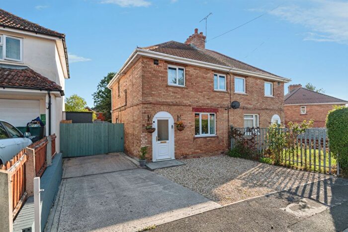 3 Bedroom Semi Detached House For Sale In Lyngford Square, Taunton, TA2