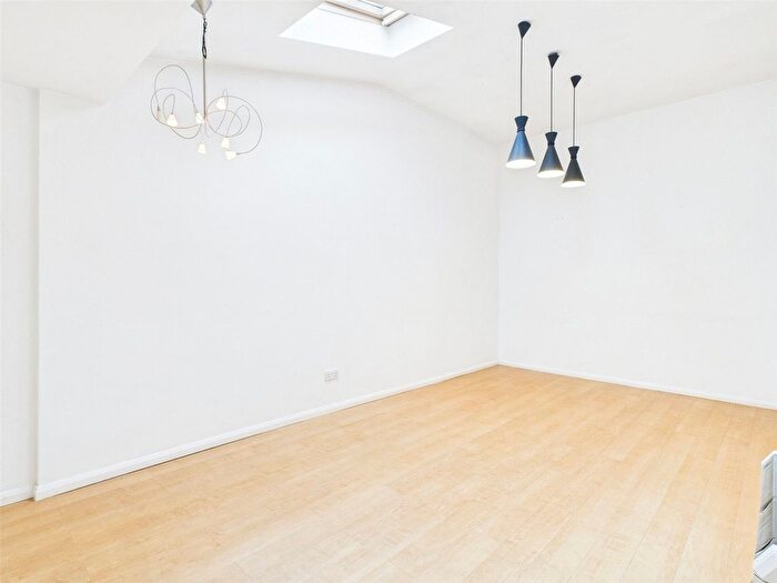 2 Bedroom Flat For Sale In Middle Way, Chinnor, OX39