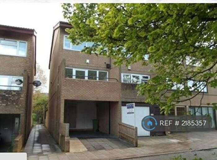 4 Bedroom End Of Terrace House To Rent In Bramble Avenue, Milton Keynes, MK14