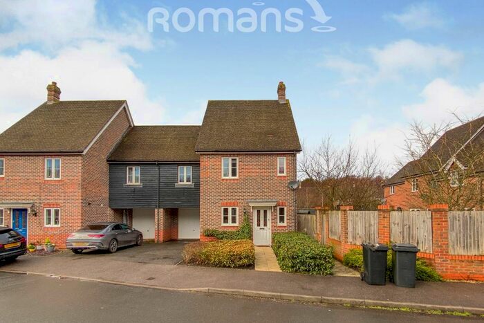 3 Bedroom Link Detached House To Rent In Tithing Road, GU51