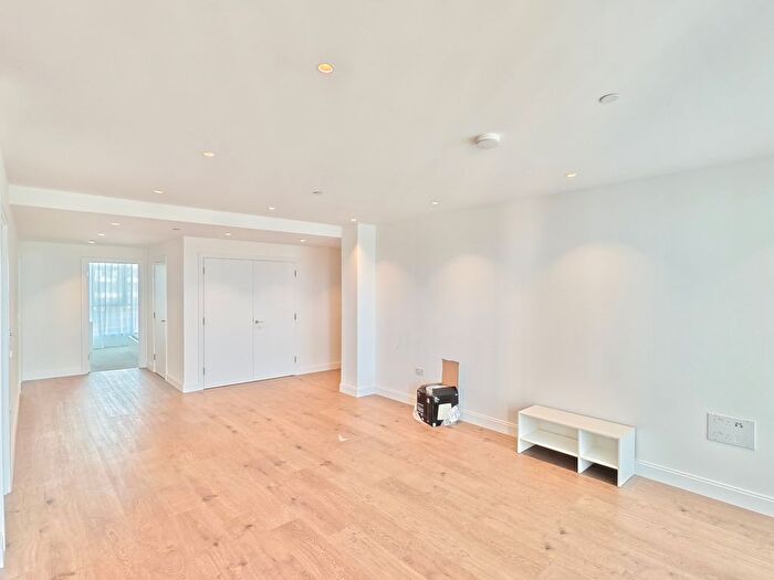 2 Bedroom Flat To Rent In Gasholder Place, London, SE11