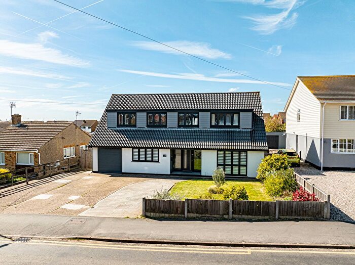 4 Bedroom Detached House For Sale In Ferry Road, Hockley, SS5