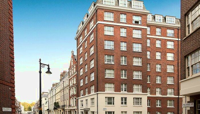 2 Bedroom Flat To Rent In Hill Street, London, W1J