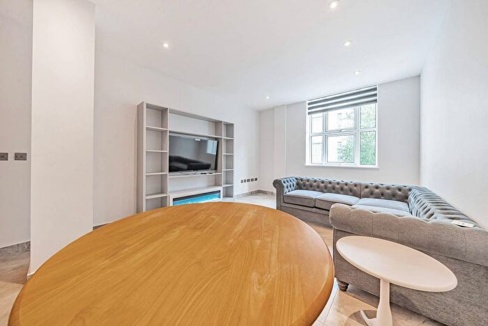 3 Bedroom Flat To Rent In Bromyard Avenue, Acton, London, W3