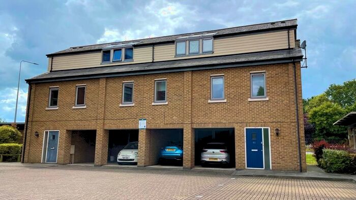 2 Bedroom Flat To Rent In Rotary Way, Colchester, CO3