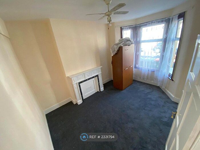 2 Bedroom Flat To Rent In East Ham, London, E6