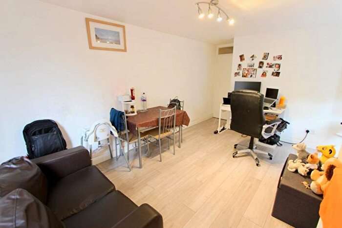 1 Bedroom Flat To Rent In Colvin Road, London, E6