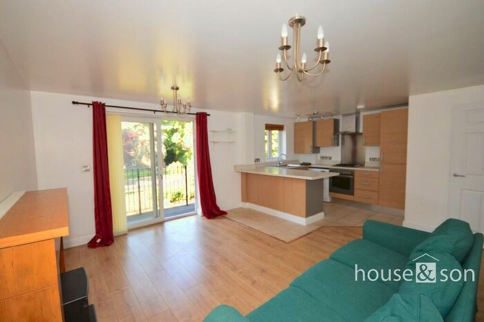 2 Bedroom Flat To Rent In Wellesley House, Wellington Road, Bournemouth, BH8