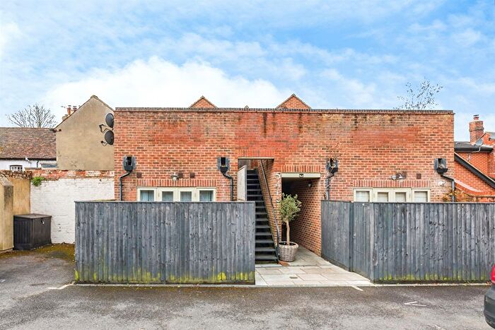 2 Bedroom Flat For Sale In East Street, Thame, OX9