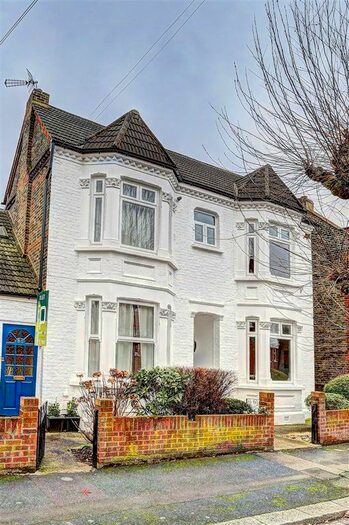 1 Bedroom Flat To Rent In Southdown Road, Wimbledon, SW20