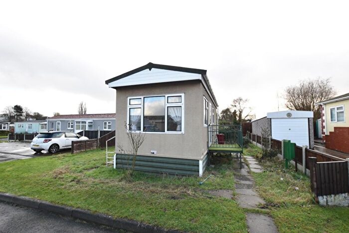 1 Bedroom Mobile/park Home For Sale In Ashfield Park, Scunthorpe, DN17