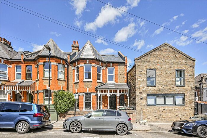 2 Bedroom Flat For Sale In Mattison Road, London, N4