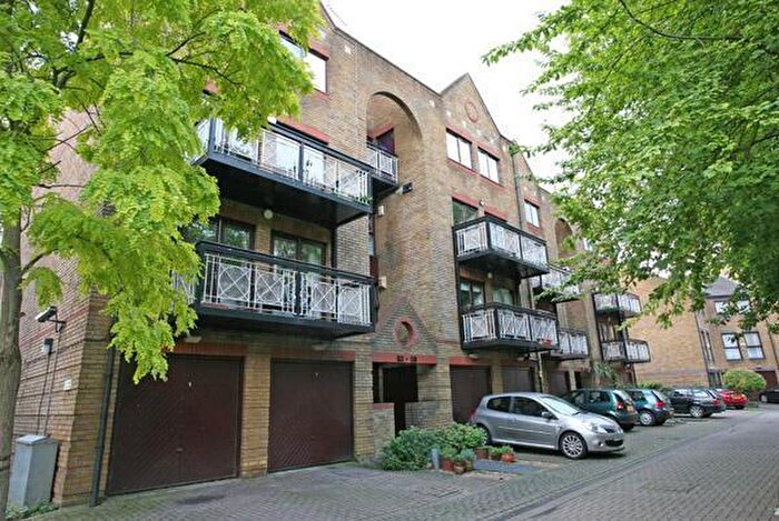 4 Bedroom Flat To Rent In Goodhart Place, London, E14