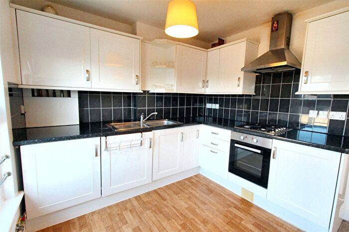 1 Bedroom Flat To Rent In Fitzilian Avenue, Romford, RM3