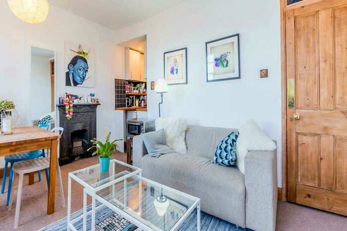 1 Bedroom Flat To Rent In Gibson Square, Angel, N1