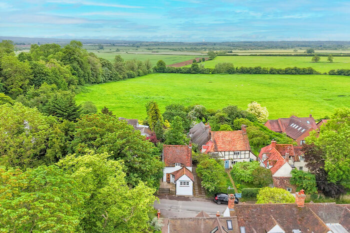2 Bedroom Cottage For Sale In Long Crendon, Buckinghamshire, HP18