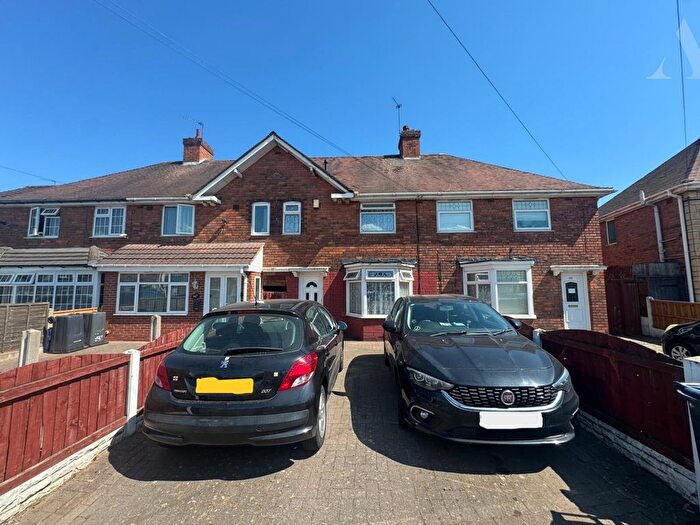 3 Bedroom Semi-detached House For Sale In Drews Lane, Birmingham, West Midlands, B8