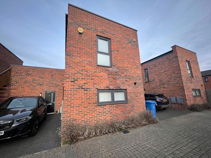 3 Bedroom Town House For Sale In Bemrose Court, Derby, DE1
