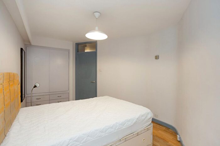 1 Bedroom Flat To Rent In Archery Steps, St George's Fields, London, W2