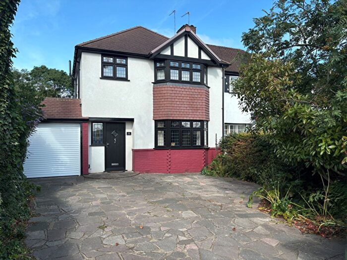 3 Bedroom Semi-Detached House To Rent In Gravel Hill, Bexleyheath, DA6