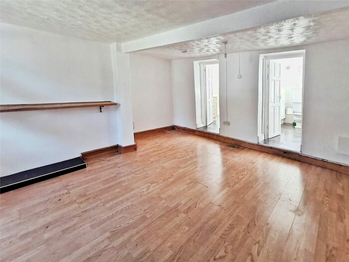 3 Bedroom End Of Terrace House For Sale In High Street, Porth, Rhondda Cynon Taf, CF39