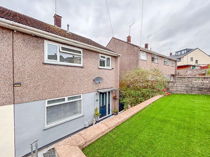 3 Bedroom Semi-Detached House For Sale In Sycamore Crescent, Risca, NP11