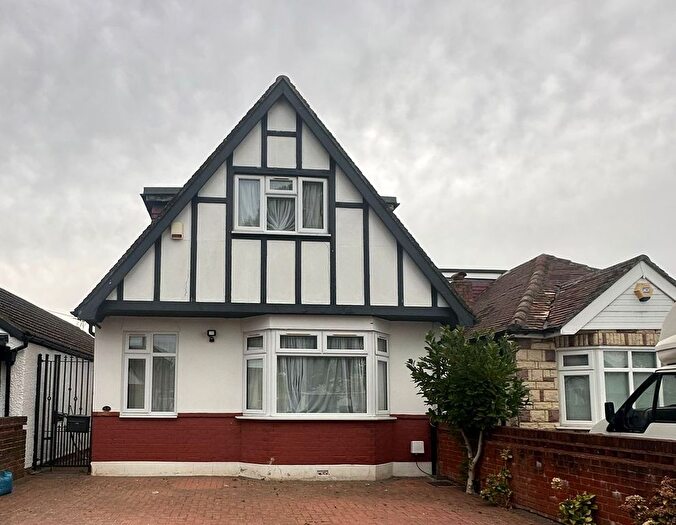 3 Bedroom Maisonette To Rent In Millet Road, Greenford, UB6