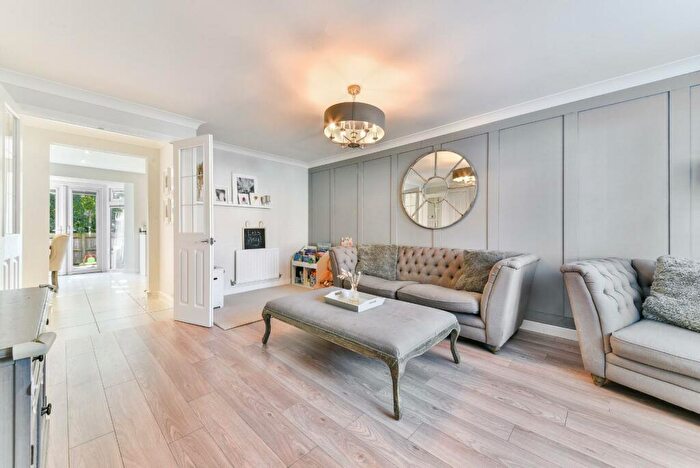 3 Bedroom End Of Terrace House For Sale In Hayton Crescent, Tadworth, KT20