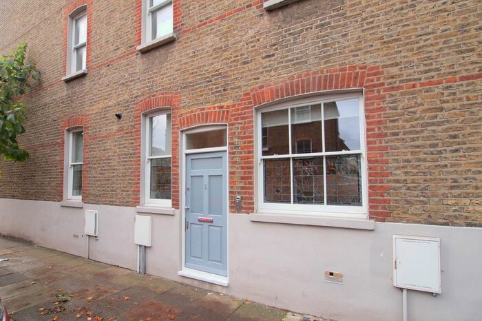 2 Bedroom Maisonette To Rent In Clapham Common North Side, London, SW4