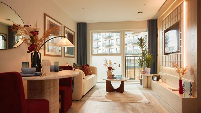 1 Bedroom Flat For Sale In Capital Interchange Way, Brentford, TW8