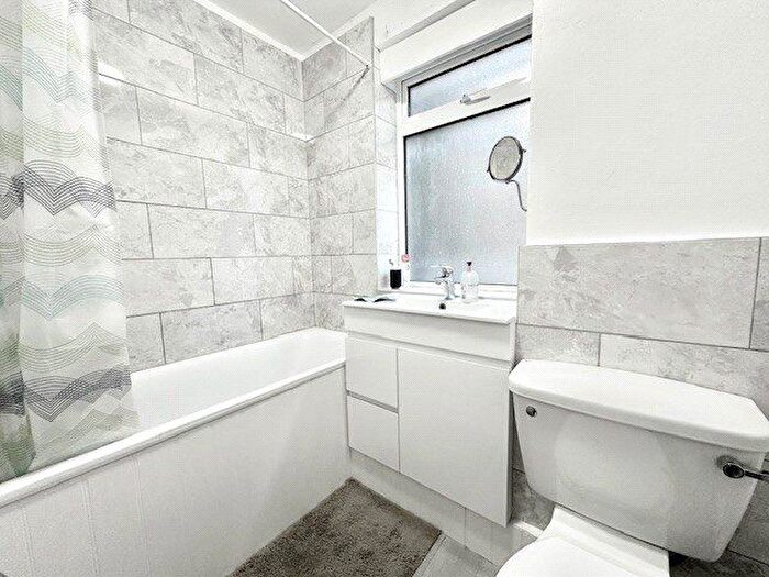 Studio To Rent In Hill Court, Putney Hill, London, SW15