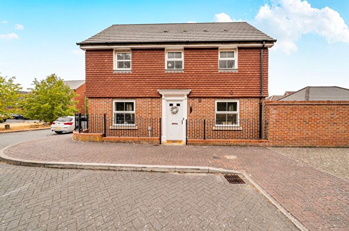 3 Bedroom Semi Detached House For Sale In Bunce View, Bracknell, Bracknell Forest, RG12