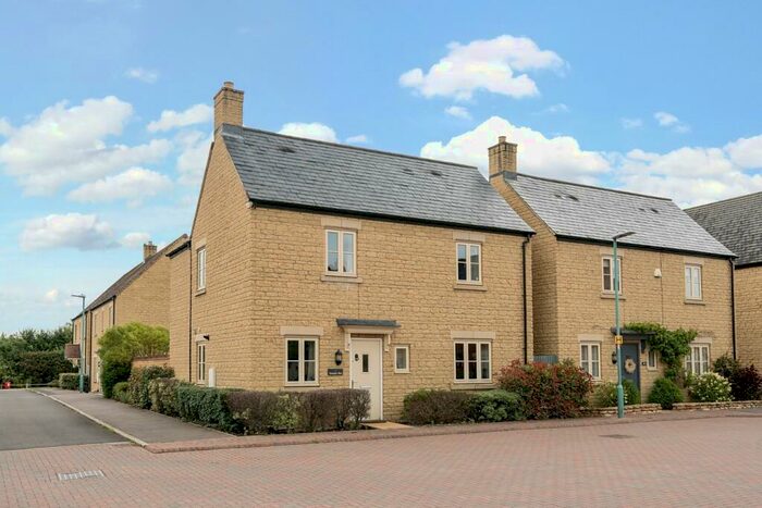 4 Bedroom Detached House For Sale In Lysander Way, Moreton-in-Marsh, GL56