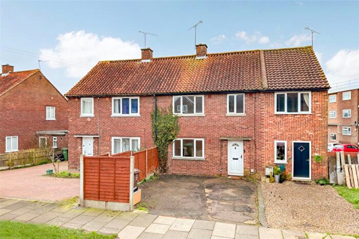 3 Bedroom Terraced House For Sale In Trumpington Drive, St. Albans, Hertfordshire, AL1