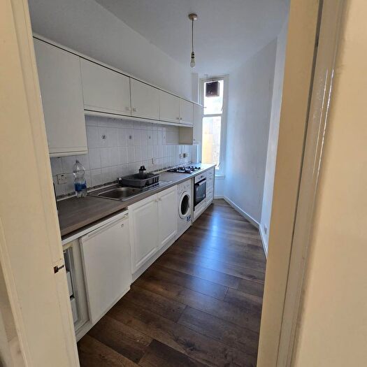 2 Bedroom Flat To Rent In Argyle St, Glasgow, G3