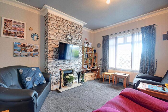 3 Bedroom End Of Terrace House For Sale In Lee Street, Brighouse, HD6