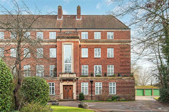 2 Bedroom Flat For Sale In Woodstock Close, North Oxford, OX2