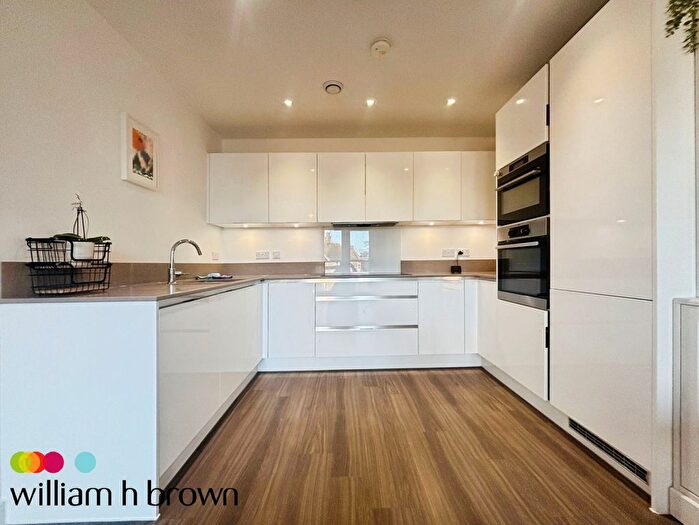 2 Bedroom Flat To Rent In Jackdaw Close, Romford, RM3