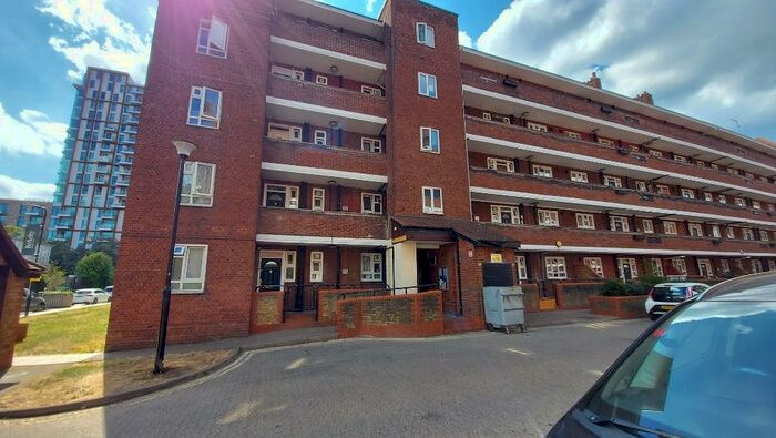 3 Bedroom Flat To Rent In Woodberry Down Estate, London, N4