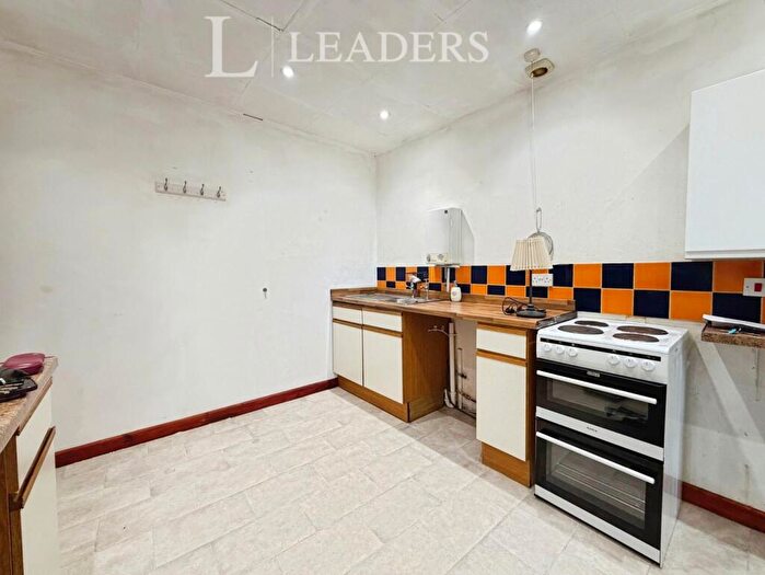 2 Bedroom Apartment For Sale In Milton Road, Portsmouth, Hampshire, PO3