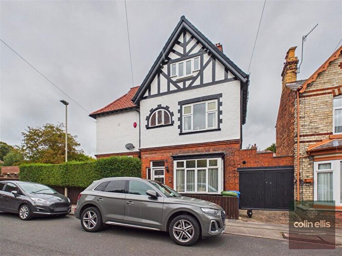 4 Bedroom Link Detached House For Sale In Stepney Avenue, Scarborough, YO12
