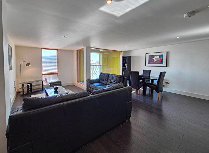 2 Bedroom Flat To Rent In College Street, Ipswich, IP4