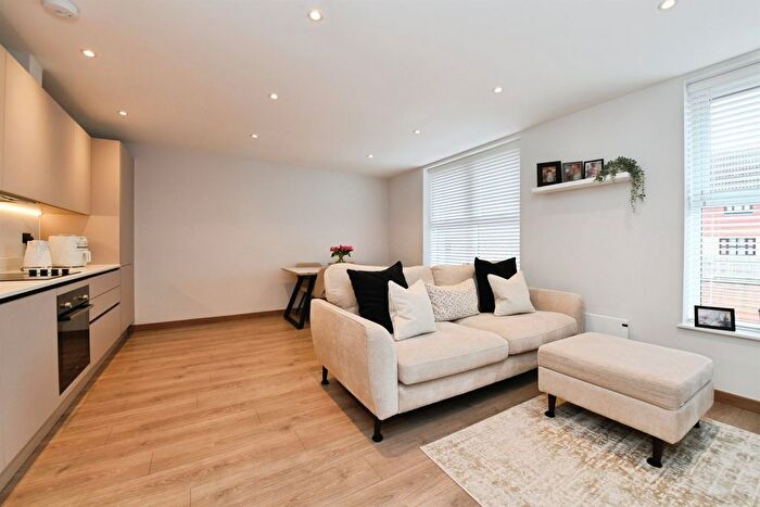 1 Bedroom Flat For Sale In Castle Road, Rayleigh, SS6