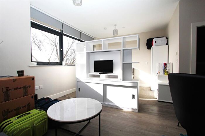 1 Bedroom Flat To Rent In Park House Pudsey, Pudsey, LS28