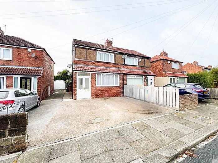 2 Bedroom Semi Detached House For Sale In Dinsdale Avenue, Kings Estate, NE28