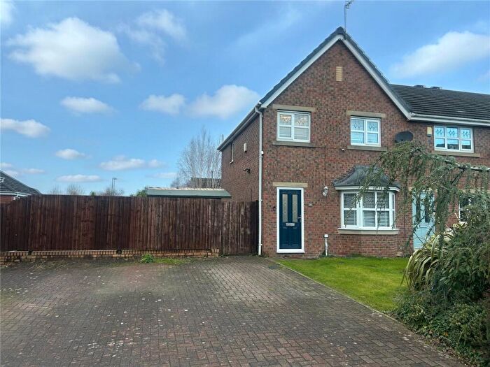 3 Bedroom End Of Terrace House For Sale In Woodside Close, Lees, Oldham, Greater Manchester, OL4