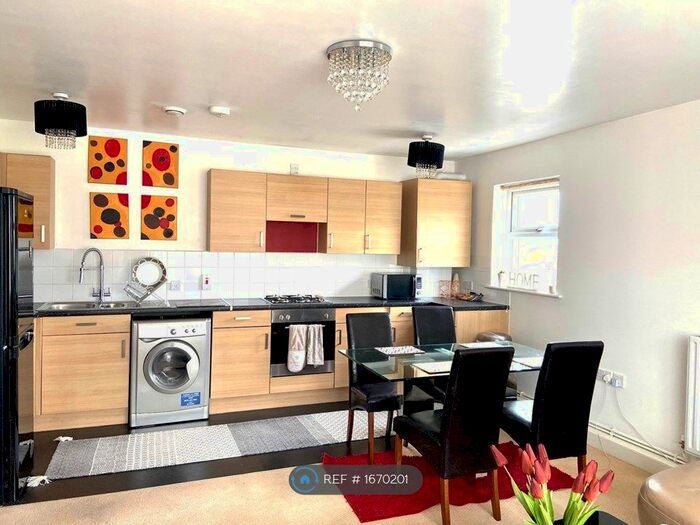 2 Bedroom Flat To Rent In Erskine Road, London, E17