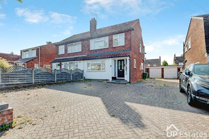 4 Bedroom Semi Detached House To Rent In Percy Road, Kenilworth, CV8