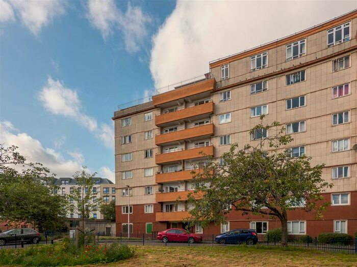 3 Bedroom Flat To Rent In , Westfield Court, Edinburgh, EH11