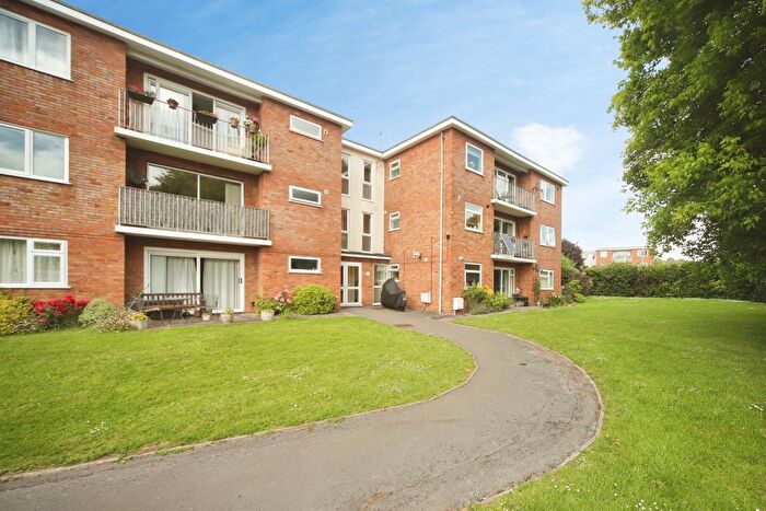 2 Bedroom Flat For Sale In Burchs Close, Taunton, TA1